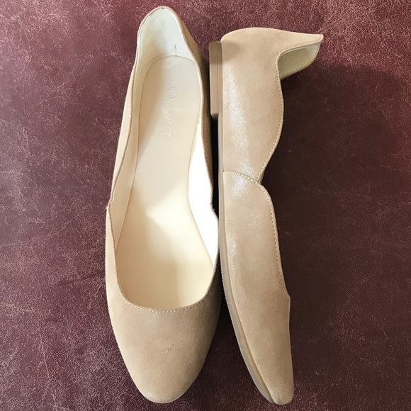 Nine West Scalloped Shiny Suede Pointed Toe Flats - Picture 3 of 8